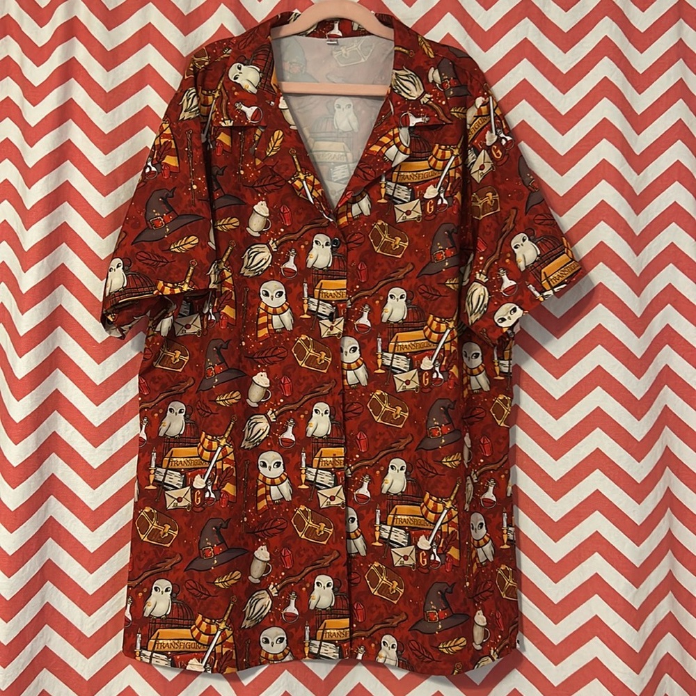 Harry Potter themed button down shirt sleeve shirt size large